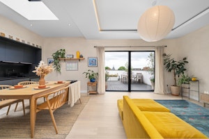 Hackney Rooftop Retreat image 1