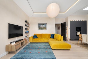Hackney Rooftop Retreat image 6