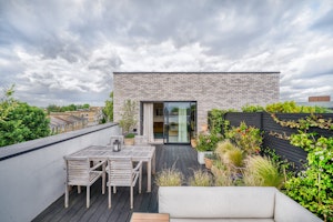 Hackney Rooftop Retreat image 4