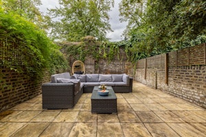 Chelsea Gardens image 7