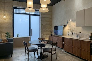 Chic & Cheery image 6