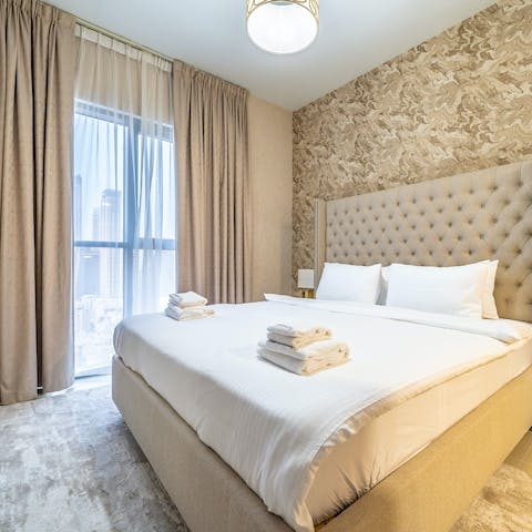 Wake up after a restful sleep in your sumptuous large bed and throw open the curtains to a dazzling view