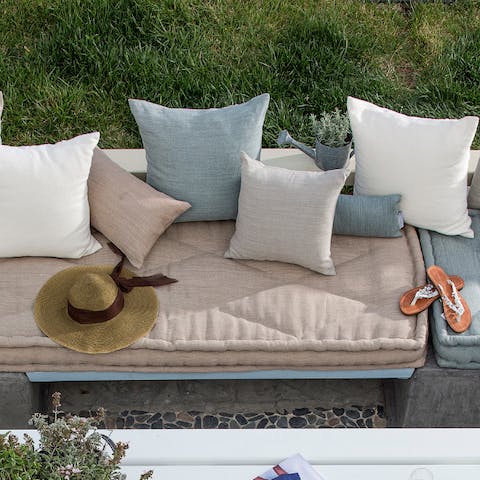 Curl up with a book or magazine on the banquette outside