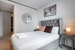 Regent's Paradise image 11