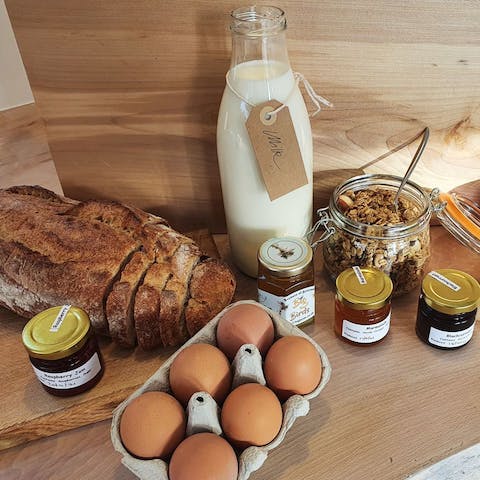 Enjoy a delicious welcome breakfast of locally sourced treats such as wild jam and freshly baked sourdough bread