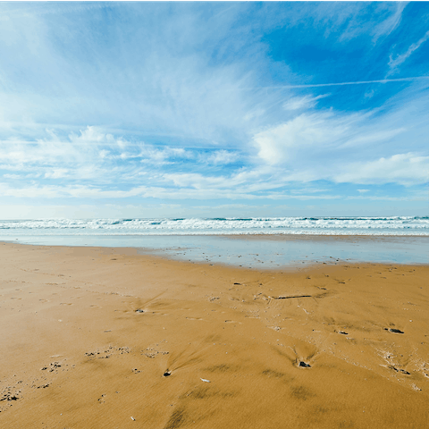 Enjoy a seven-minute stroll to the picture-perfect sands of Praia do Pego