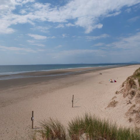 Enjoy a refreshing dog walk on nearby Harlech beach