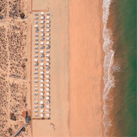 Stroll just 450m to Praia Grande to build sandcastles and swim in the sea