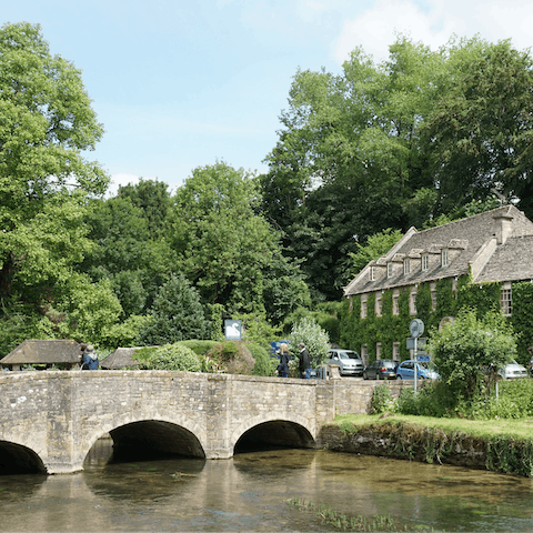 Put on your walking boots and explore this stunning landscape – the picturesque Bilbury is only a thirty–minute drive