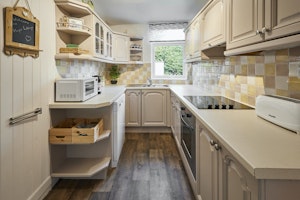 Cosy Coastal Retreat image 13