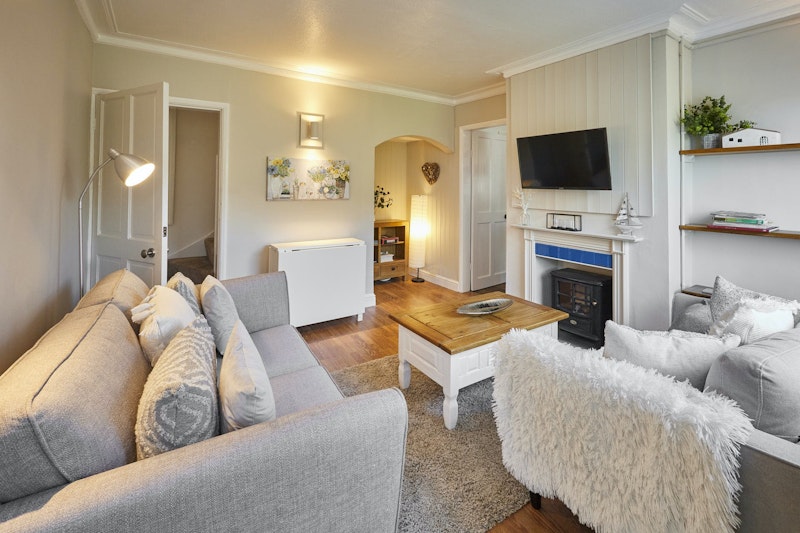 Cosy Coastal Retreat main image