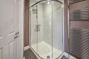 Cosy Coastal Retreat image 4