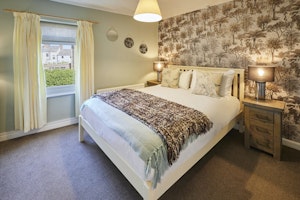 Cosy Coastal Retreat image 3