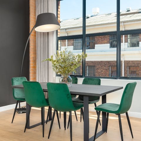 Get together for lazy breakfasts here, there’s a coffee shop downstairs to grab supplies