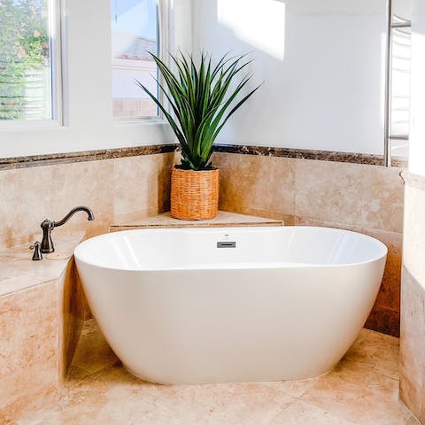 End your days with a relaxing soak in the freestanding bathtub 