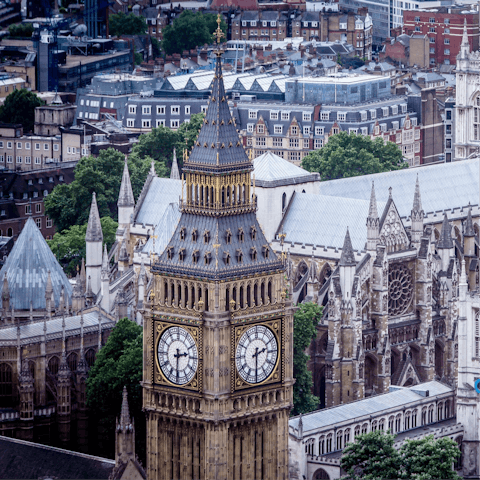 Leave the house at ten to twelve, and you'll make it in time for the chimes of Big Ben