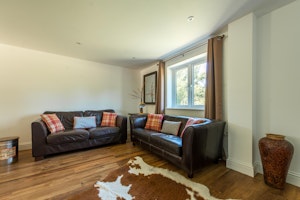 Red Hart Lodge image 13