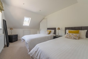 Red Hart Lodge image 3