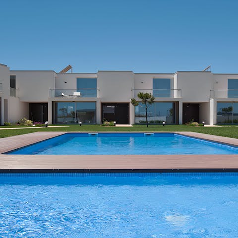 Pad to the shared swimming pool and let the kids paddle in the shallows