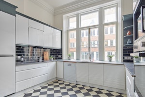 Mayfair Splendour image 13