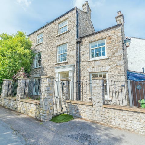 Stay in a handsome Georgian home just around the corner from Kendal's high street