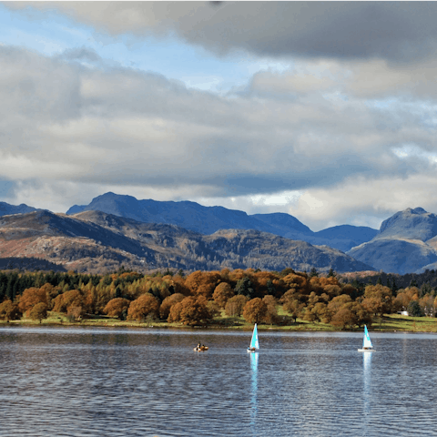 Hop in the car to head over to Windermere and its namesake lake in fifteen minutes