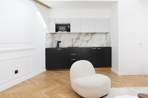 Parisian Sapphire image 14