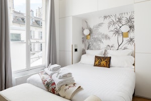 Parisian Sapphire image 11