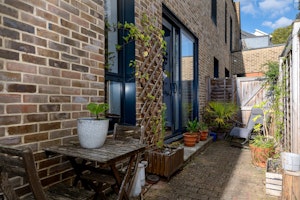 Stoke Newington Retreat image 7