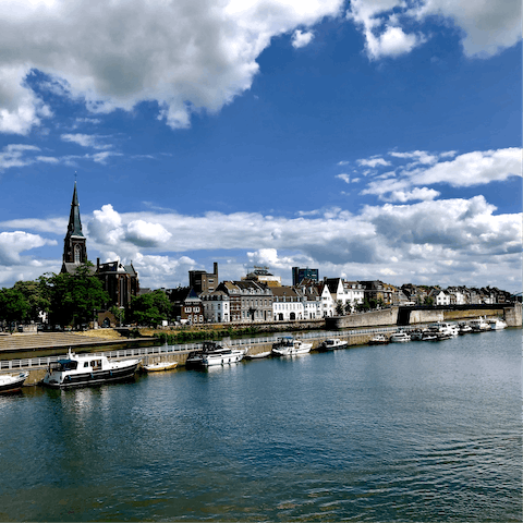 Stroll through the streets of Maastricht – the city centre is just ten minutes away by car