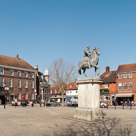 Drive to Petersfield's pretty town centre in just seven minutes