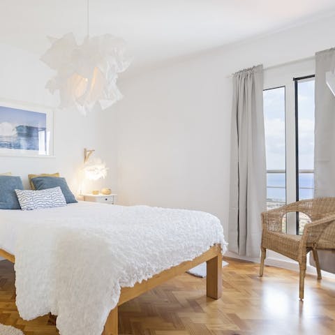 Enjoy the natural light flooding the space during the day, with sea views from the bedrooms