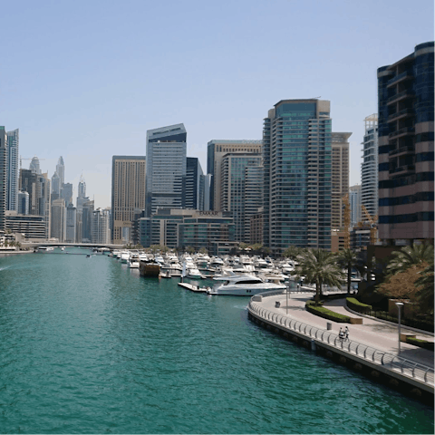 Take a ten-minute taxi to the vibrant Dubai Marina