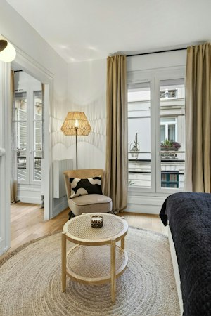 Gracious Paris image 6