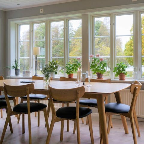 Enjoy family meals in the light-filled dining room