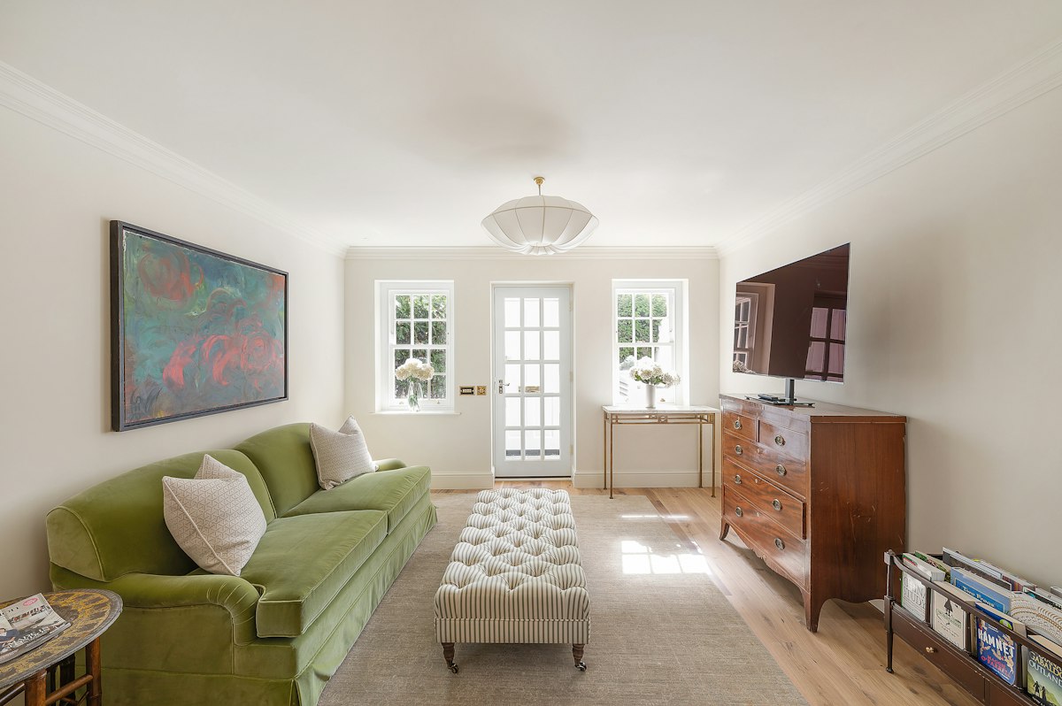 Crescent Elegance