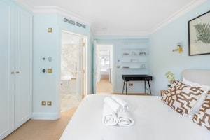 Crescent Elegance image 10