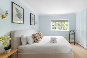 Crescent Elegance image 2