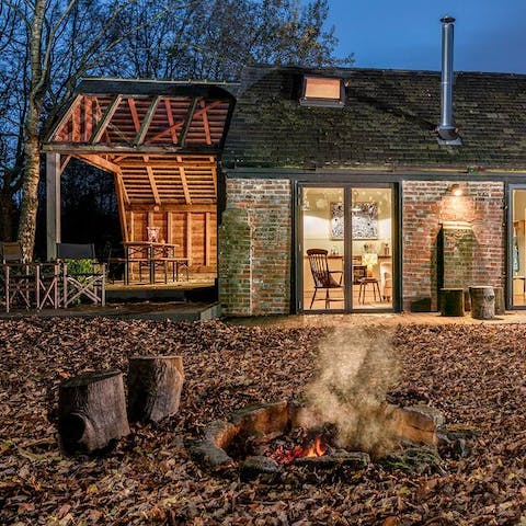 Pour a hot chocolate and get cosy beside the glowing fire-pit to do some star-gazing