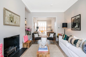London Essence image 15