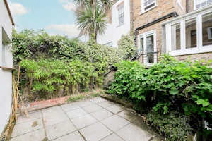 London Essence image 13