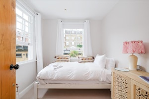 London Essence image 12