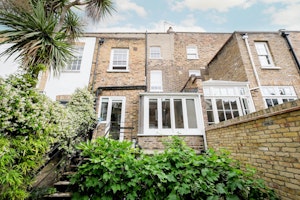 London Essence image 11