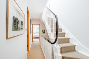 London Essence image 10