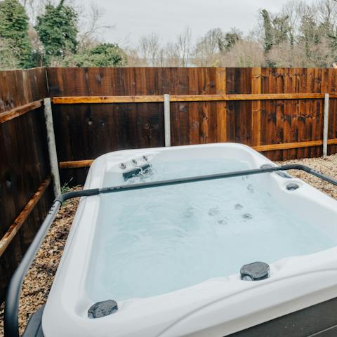 End each evening with a soak under the star-filled sky, glass of wine in hand