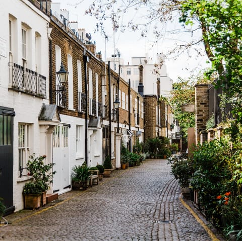 Take a stroll through nearby Chelsea and find a spot to brunch on the affluent King's Road