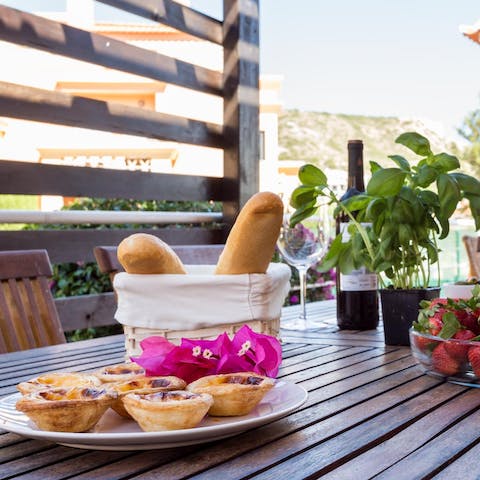 Open a bottle of Portuguese wine and tuck into an alfresco feast on the covered terrace