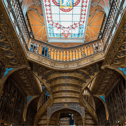 Start your sightseeing journey at Livraria Lello – it’s just around the corner