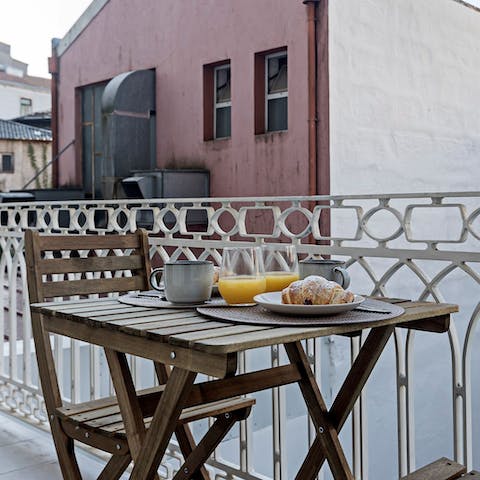 Start mornings with sunny breakfasts on the private balcony