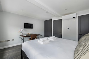 Piccadilly Place image 13